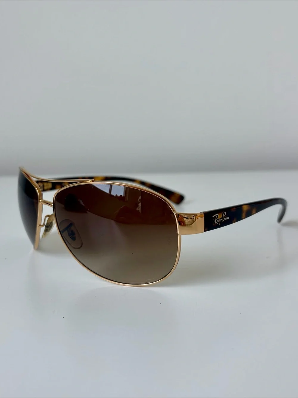 Ray-Ban Gold Aviator Sunglasses Brown Gradient Lenses